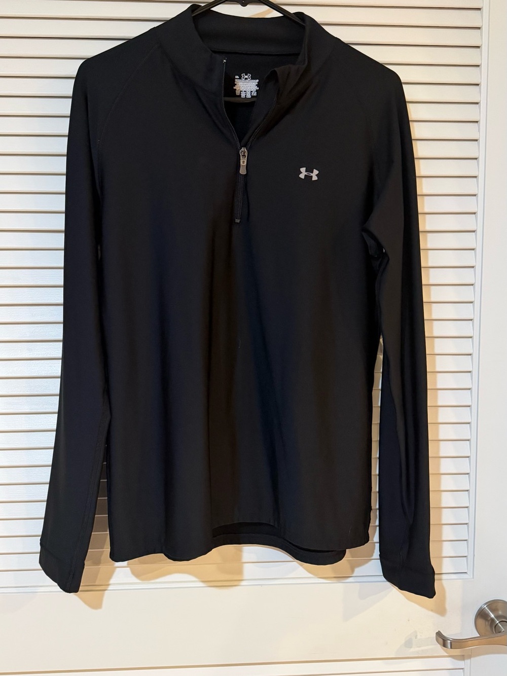 Under Armour Black 1/4 Zip Long Sleeve Pullover XL with Little sleeve pocket - Picture 6 of 8